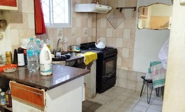 Venta de Casa 2 Amb.  en Ramos Mejia a Refaccionar