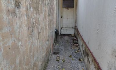 Venta de Casa 2 Amb.  en Ramos Mejia a Refaccionar