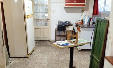 Venta de Casa 2 Amb.  en Ramos Mejia a Refaccionar