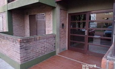 Departamento en venta - 2 Dormitorios 1 Baño - Cochera - 60Mts2- La Plata