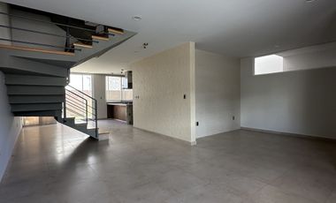 CASA EN VENTA  EN HIGH GARDEN ZIBATA QUERETARO