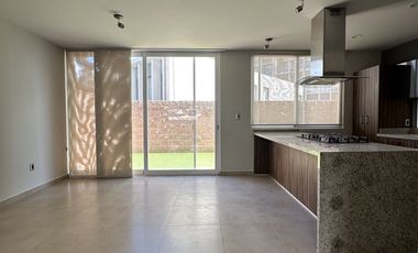 CASA EN VENTA  EN HIGH GARDEN ZIBATA QUERETARO