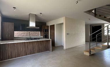 CASA EN VENTA  EN HIGH GARDEN ZIBATA QUERETARO