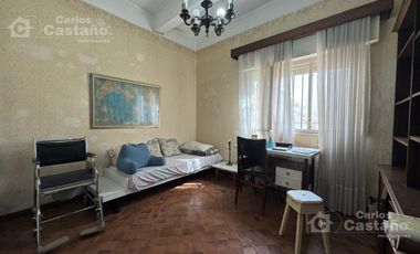 Importante Casa 3 Amb. en Esquina con Sótano, Local o Garaje y Terraza