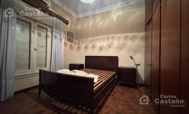 Importante Casa 3 Amb. en Esquina con Sótano, Local o Garaje y Terraza