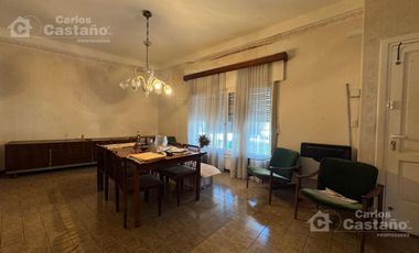 Importante Casa 3 Amb. en Esquina con Sótano, Local o Garaje y Terraza