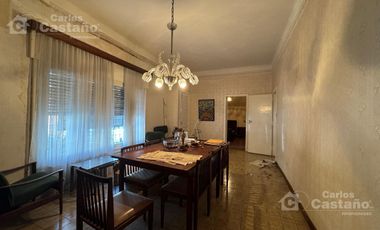 Importante Casa 3 Amb. en Esquina con Sótano, Local o Garaje y Terraza