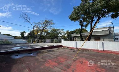 Importante Casa 3 Amb. en Esquina con Sótano, Local o Garaje y Terraza