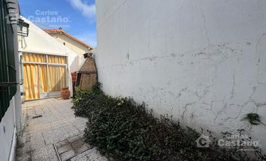 Importante Casa 3 Amb. en Esquina con Sótano, Local o Garaje y Terraza