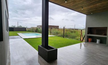 Casa en venta 3 dormitorios Ibarlucea