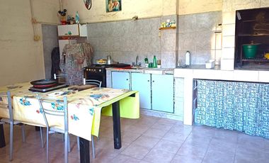 Casa en  Ituzaigo 4 ambientes gran lote jardin frente fondo galpon y quincho cerrado