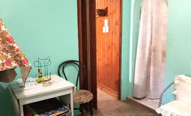 Casa en  Ituzaigo 4 ambientes gran lote jardin frente fondo galpon y quincho cerrado