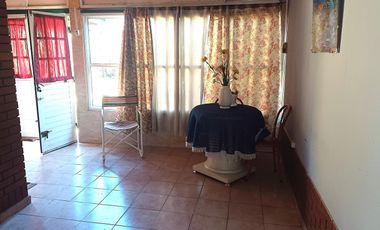 Casa en  Ituzaigo 4 ambientes gran lote jardin frente fondo galpon y quincho cerrado