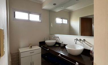 Casa de 2 dormitorios - Venta