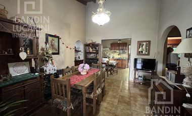 Casa en  Venta en Quilmes + Lote. Oportunidad.
