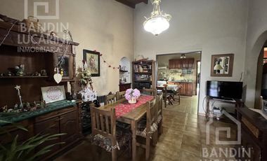 Casa en  Venta en Quilmes + Lote. Oportunidad.