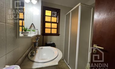 Casa en  Venta en Quilmes + Lote. Oportunidad.