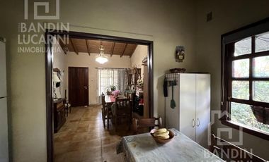 Casa en  Venta en Quilmes + Lote. Oportunidad.