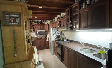 Casa en venta de 4 amb en  Castelar Sur