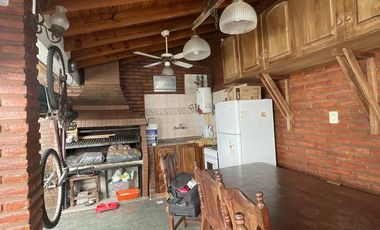 Casa en venta de 4 amb en  Castelar Sur