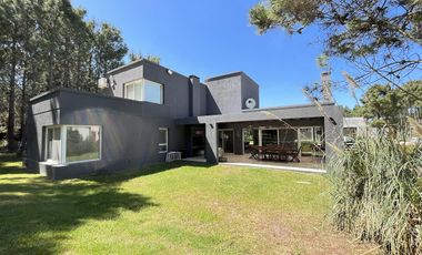 Casa en alquiler- Residencial 1 lote 372 de Costa Esmeralda - Gran capacidad - Pileta