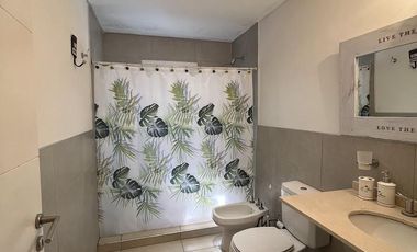 Casa en alquiler- Residencial 1 lote 372 de Costa Esmeralda - Gran capacidad - Pileta