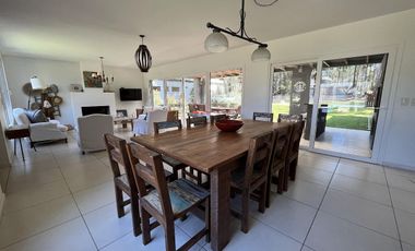 Casa en alquiler- Residencial 1 lote 372 de Costa Esmeralda - Gran capacidad - Pileta