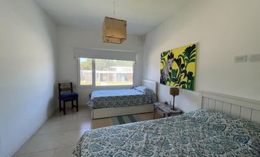 Casa en alquiler- Residencial 1 lote 372 de Costa Esmeralda - Gran capacidad - Pileta