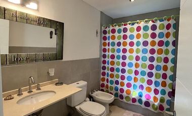 Casa en alquiler- Residencial 1 lote 372 de Costa Esmeralda - Gran capacidad - Pileta