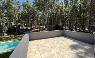Casa en alquiler- Residencial 1 lote 372 de Costa Esmeralda - Gran capacidad - Pileta
