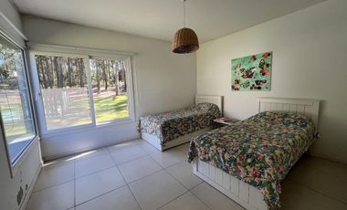 Casa en alquiler- Residencial 1 lote 372 de Costa Esmeralda - Gran capacidad - Pileta