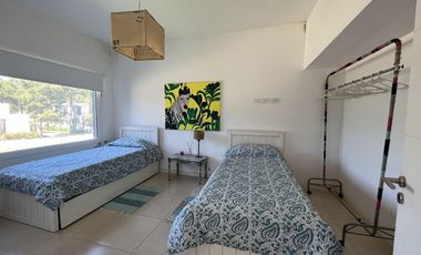 Casa en alquiler- Residencial 1 lote 372 de Costa Esmeralda - Gran capacidad - Pileta