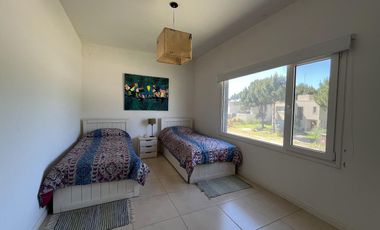 Casa en alquiler- Residencial 1 lote 372 de Costa Esmeralda - Gran capacidad - Pileta