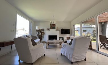 Casa en alquiler- Residencial 1 lote 372 de Costa Esmeralda - Gran capacidad - Pileta
