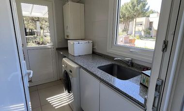 Casa en alquiler- Residencial 1 lote 372 de Costa Esmeralda - Gran capacidad - Pileta