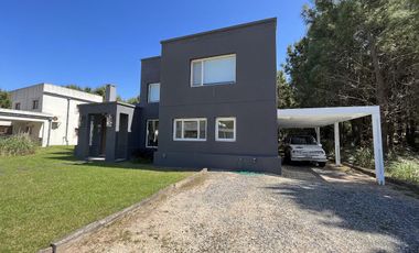 Casa en alquiler- Residencial 1 lote 372 de Costa Esmeralda - Gran capacidad - Pileta