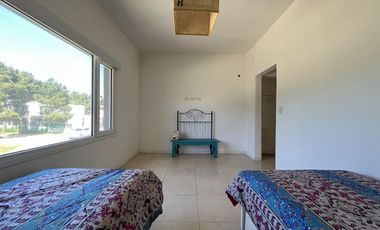 Casa en alquiler- Residencial 1 lote 372 de Costa Esmeralda - Gran capacidad - Pileta