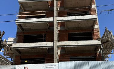 VENTA SEMIPISOS 2 AMB CON COCHERA Y BAULERA EN QUILMES