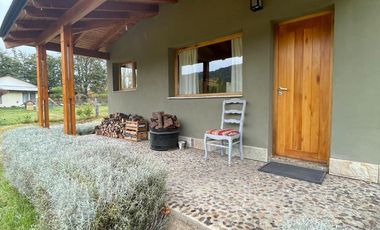 Casa con Galería y Jardín de 1700m2 en Venta - Península de San Pedro - Bariloche