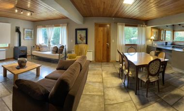 Casa con Galería y Jardín de 1700m2 en Venta - Península de San Pedro - Bariloche