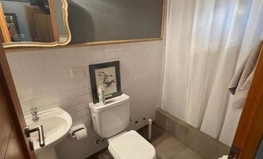 Casa con Galería y Jardín de 1700m2 en Venta - Península de San Pedro - Bariloche