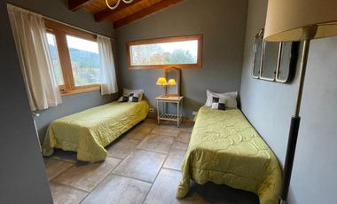 Casa con Galería y Jardín de 1700m2 en Venta - Península de San Pedro - Bariloche