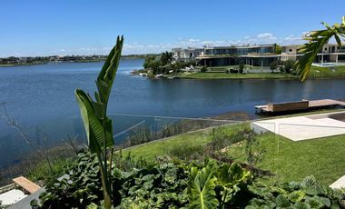 Casa en venta a la Laguna. Puertos. Barrio Marinas