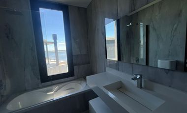 Casa en venta a la Laguna. Puertos. Barrio Marinas