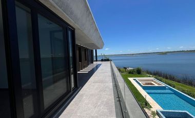 Casa en venta a la Laguna. Puertos. Barrio Marinas