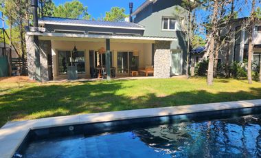 Casa en venta - 4 Dormitorios 2 Baños - 900Mts2 - Pinamar