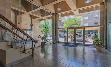 Venta departamento 3 ambientes con cochera y baulera en La Perla Sur
