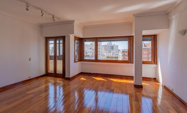 Venta departamento 3 ambientes con cochera y baulera en La Perla Sur