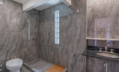Venta departamento 3 ambientes con cochera y baulera en La Perla Sur