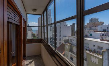 Venta departamento 3 ambientes con cochera y baulera en La Perla Sur